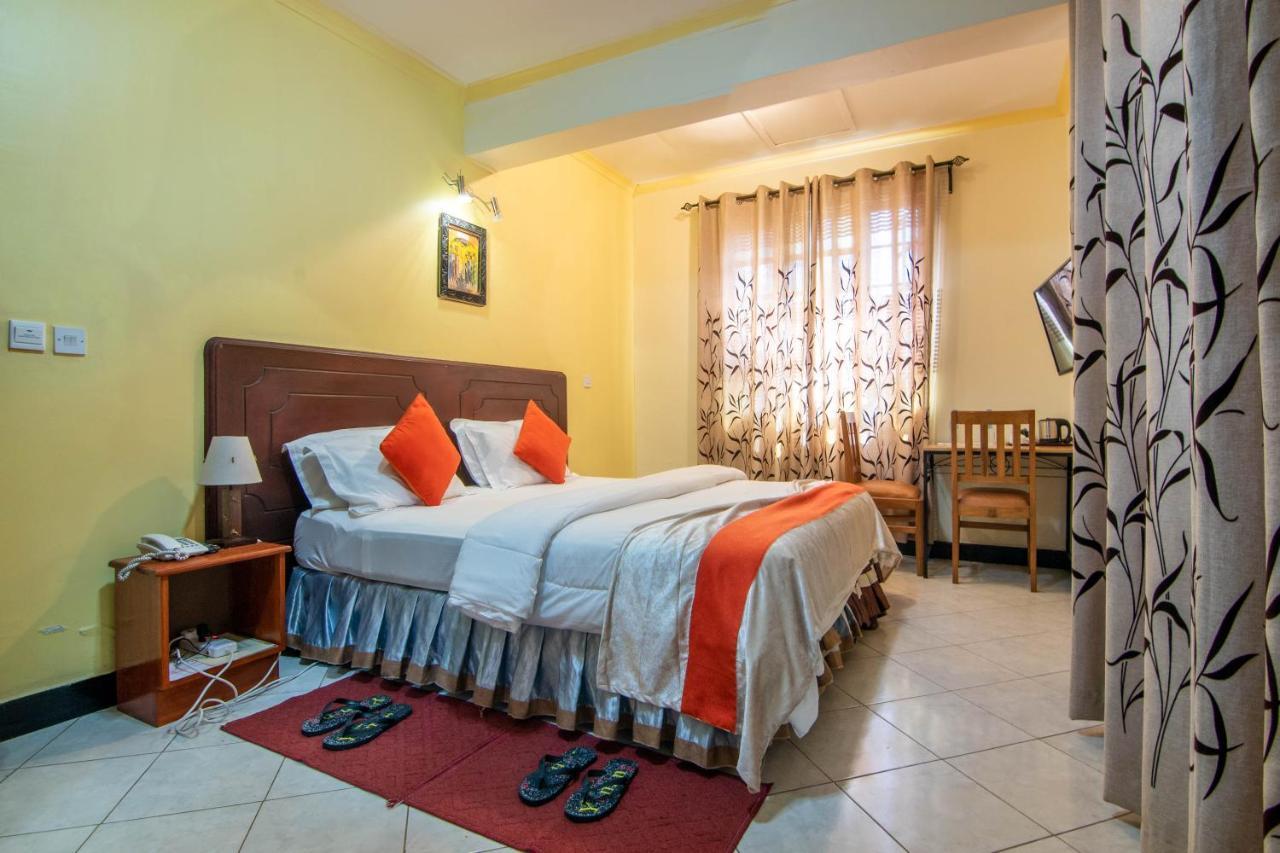 Crest Safari Lodge Bed And Breakfast Arusha Exterior photo